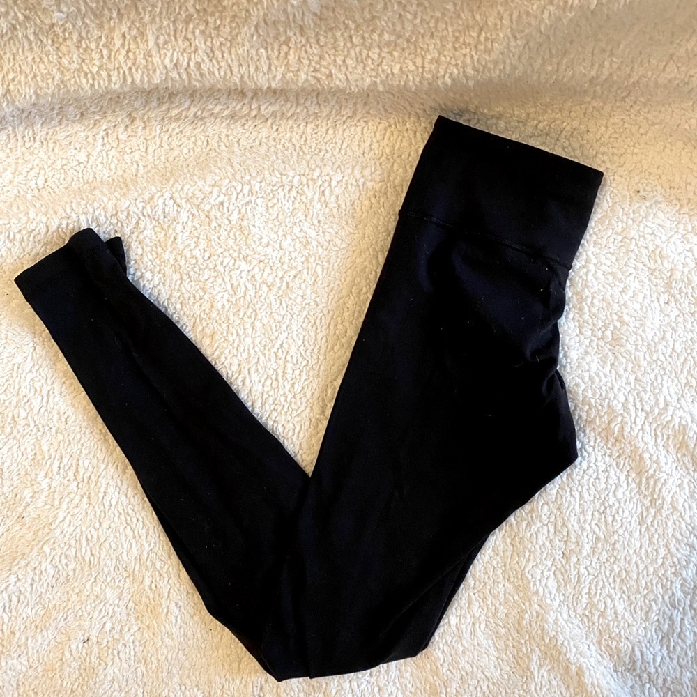 ~SOLD~LULULEMON Mid-Rise Black Wunder Under